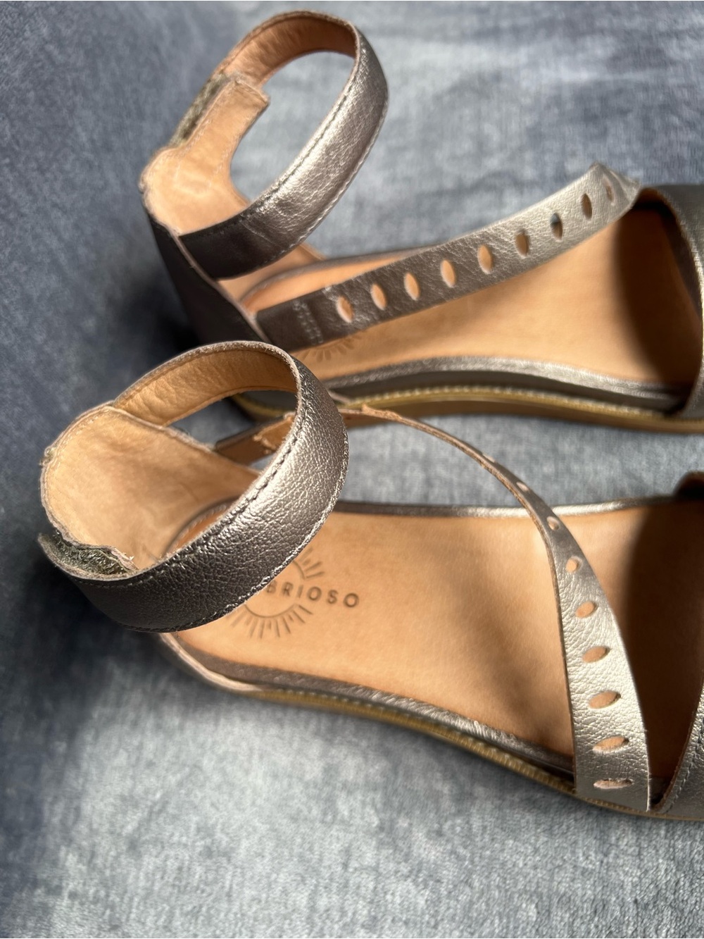 Brioso Vista Asymmetrical Strappy Flat Leather Sandals Sz 9.5 M Comfortable - Picture 5 of 15